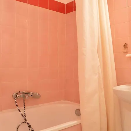 Apartment A 200m De Port Frejus, Plage, Commerces, Terrasse, 4 Couchages, Menage Inclus - Fr-1-226a-31 Frejus