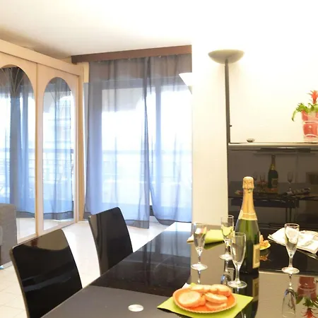 A 200m De Port Frejus, Plage, Commerces, Terrasse, 4 Couchages, Menage Inclus - Fr-1-226a-31 Apartment Frejus