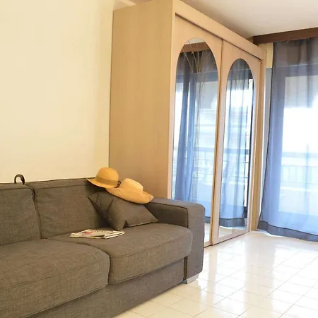 A 200m De Port Frejus, Plage, Commerces, Terrasse, 4 Couchages, Menage Inclus - Fr-1-226a-31 Apartment *