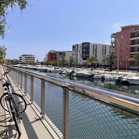 A 200m De Port Frejus, Plage, Commerces, Terrasse, 4 Couchages, Menage Inclus - Fr-1-226a-31 דירה Fréjus
