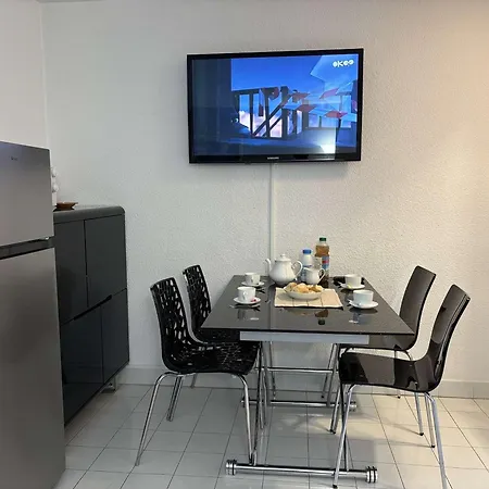 Διαμέρισμα A 200m De Port Frejus, Plage, Commerces, Terrasse, 4 Couchages, Menage Inclus - Fr-1-226a-31 *