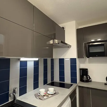 A 200m De Port Frejus, Plage, Commerces, Terrasse, 4 Couchages, Menage Inclus - Fr-1-226a-31 *