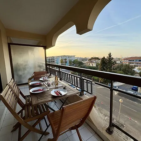 A 200m De Port Frejus, Plage, Commerces, Terrasse, 4 Couchages, Menage Inclus - Fr-1-226a-31 Apartment *