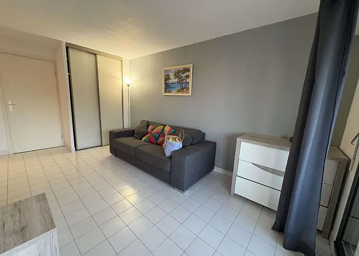 A 200m De Port Frejus, Plage, Commerces, Terrasse, 4 Couchages, Menage Inclus - Fr-1-226a-31 * Frejus